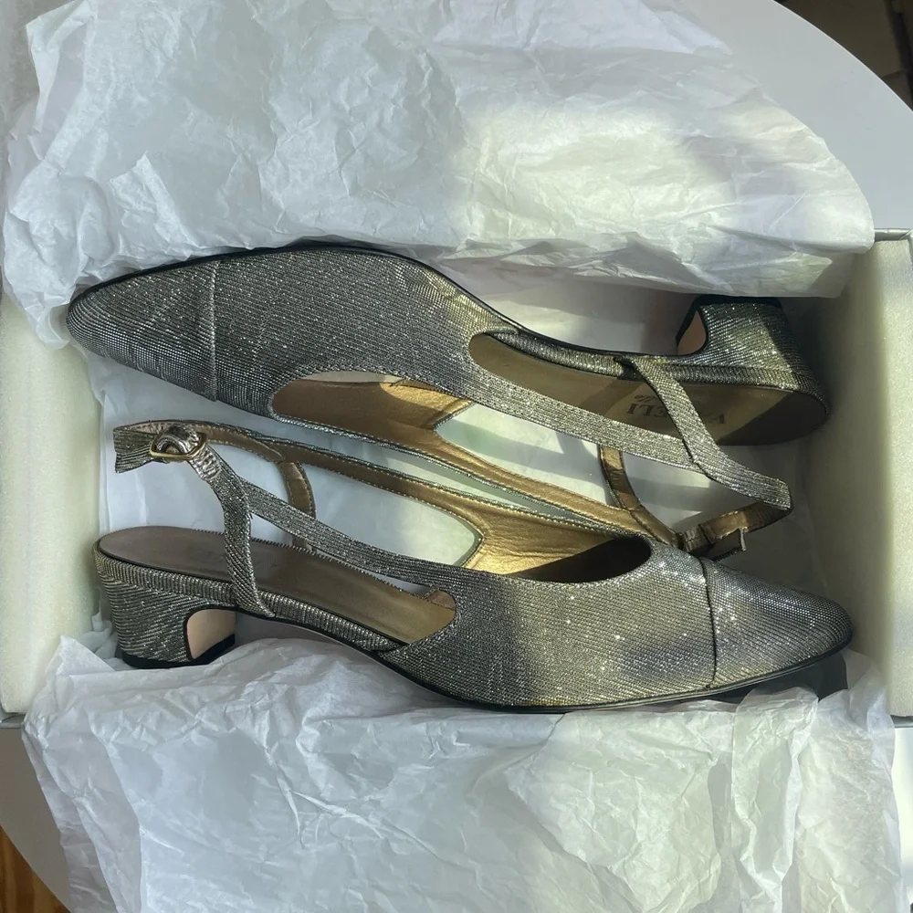 Vaneli Aliz Slingback Heels in Platinum Nizza Metallic Size 9